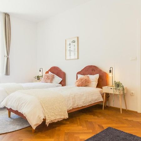 Top Location City Centre Condo In Historic Building With Free Garage Parking Ljubljana Exterior foto