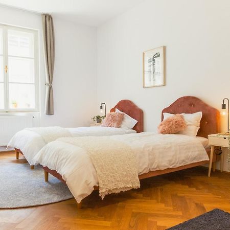 Top Location City Centre Condo In Historic Building With Free Garage Parking Ljubljana Exterior foto