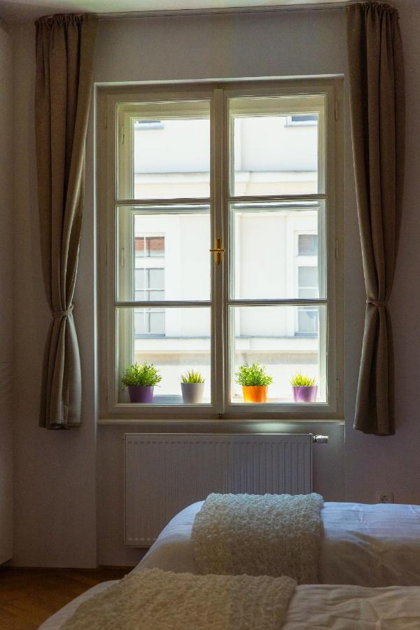Top Location City Centre Condo In Historic Building With Free Garage Parking Ljubljana Exterior foto