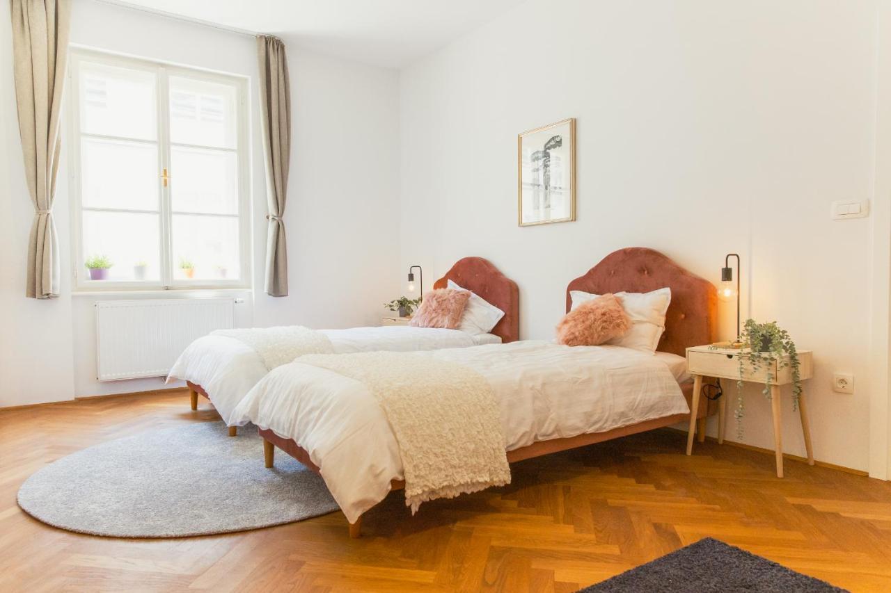 Top Location City Centre Condo In Historic Building With Free Garage Parking Ljubljana Exterior foto