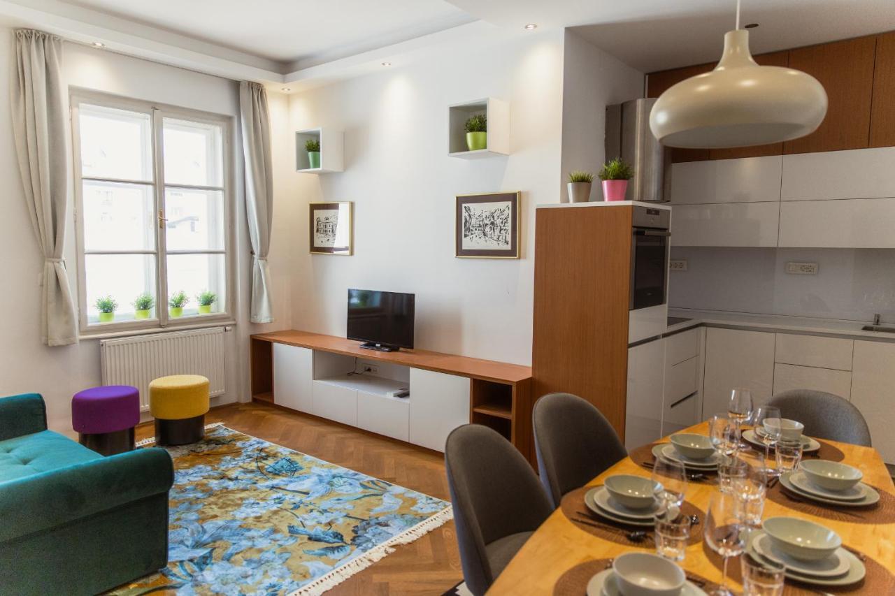 Top Location City Centre Condo In Historic Building With Free Garage Parking Ljubljana Exterior foto