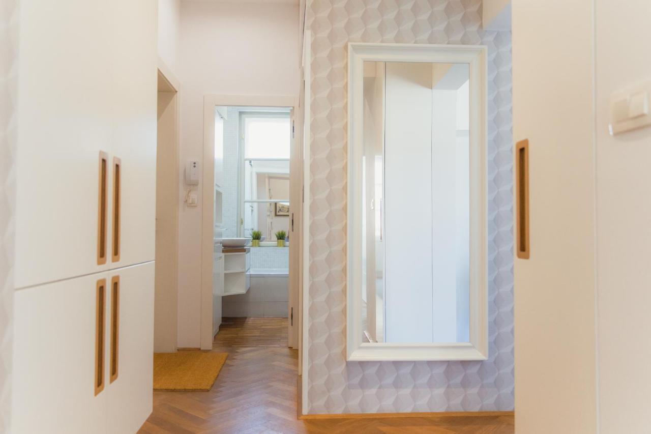 Top Location City Centre Condo In Historic Building With Free Garage Parking Ljubljana Exterior foto