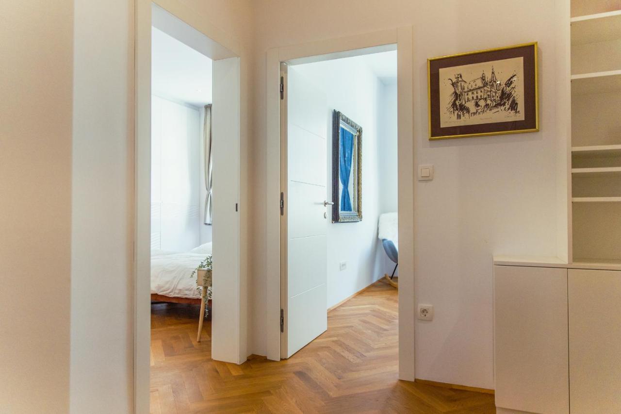 Top Location City Centre Condo In Historic Building With Free Garage Parking Ljubljana Exterior foto