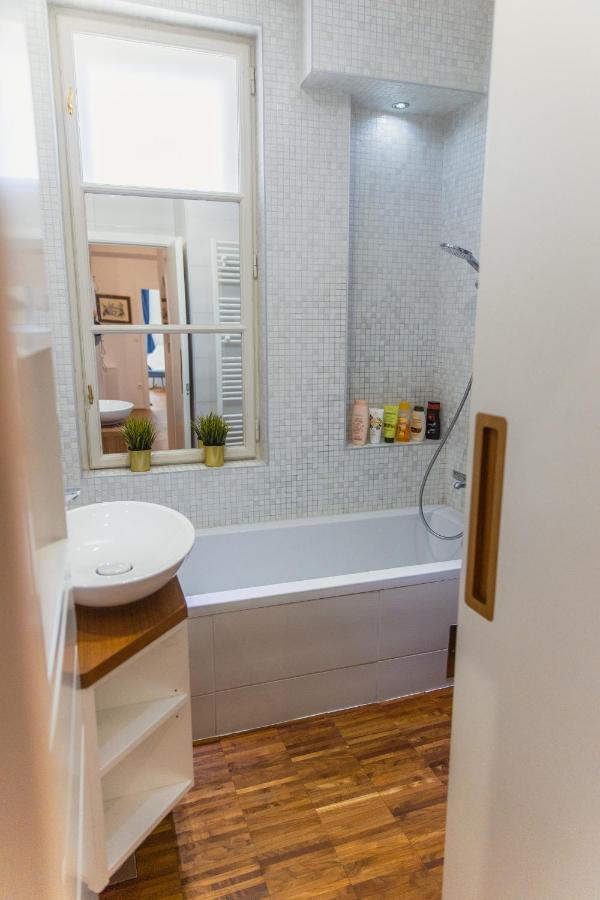 Top Location City Centre Condo In Historic Building With Free Garage Parking Ljubljana Exterior foto